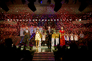 太阳成集团tyc7111cc2013年度杰出优秀员工颁奖典礼举行